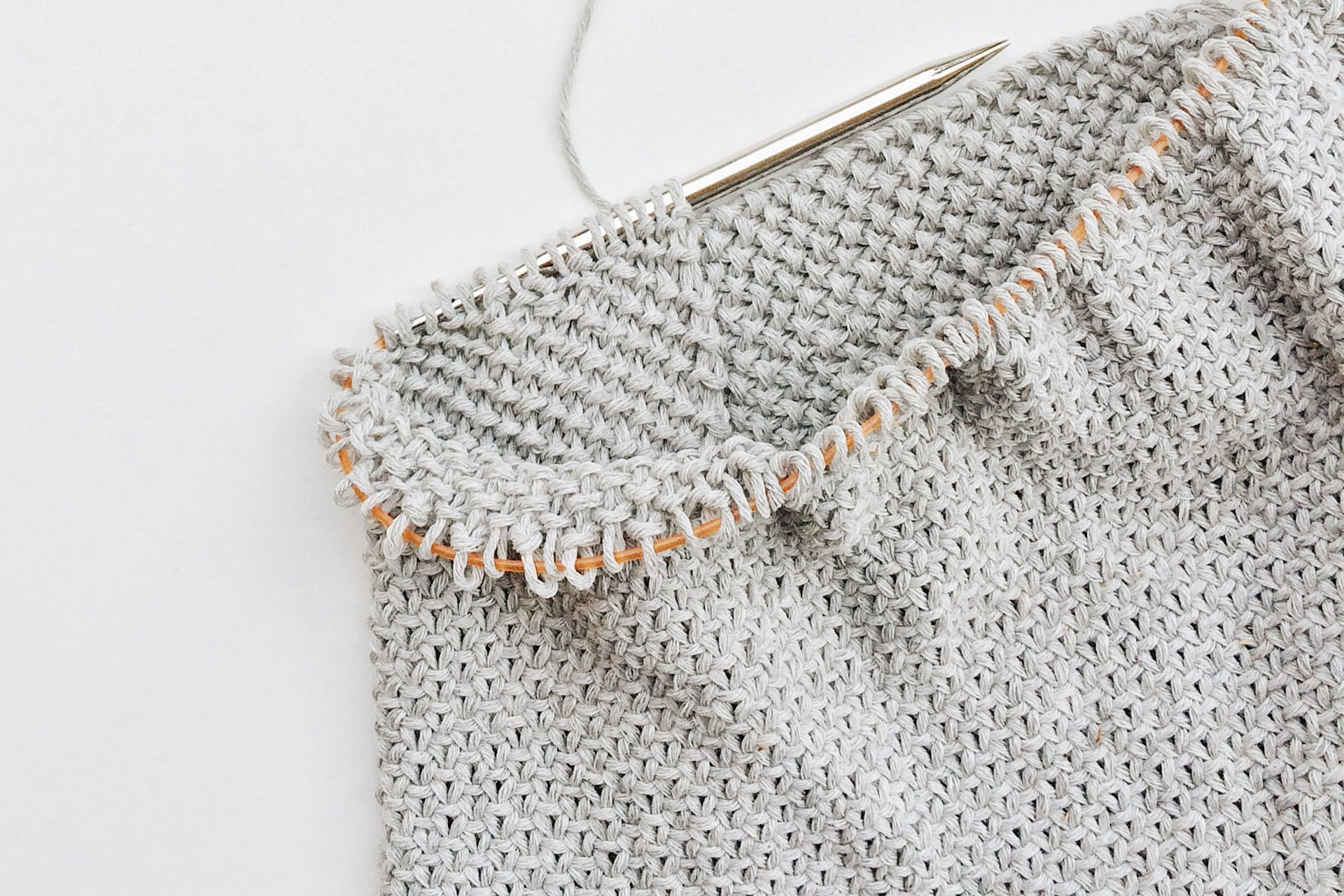 山梨県富士吉田市の編み物教室、ワークショップならKITAIニッティングルーム。かぎ針編み・アフガン編み・二本棒の手編みや機械編みまで幅広い技術を身につけることができます。